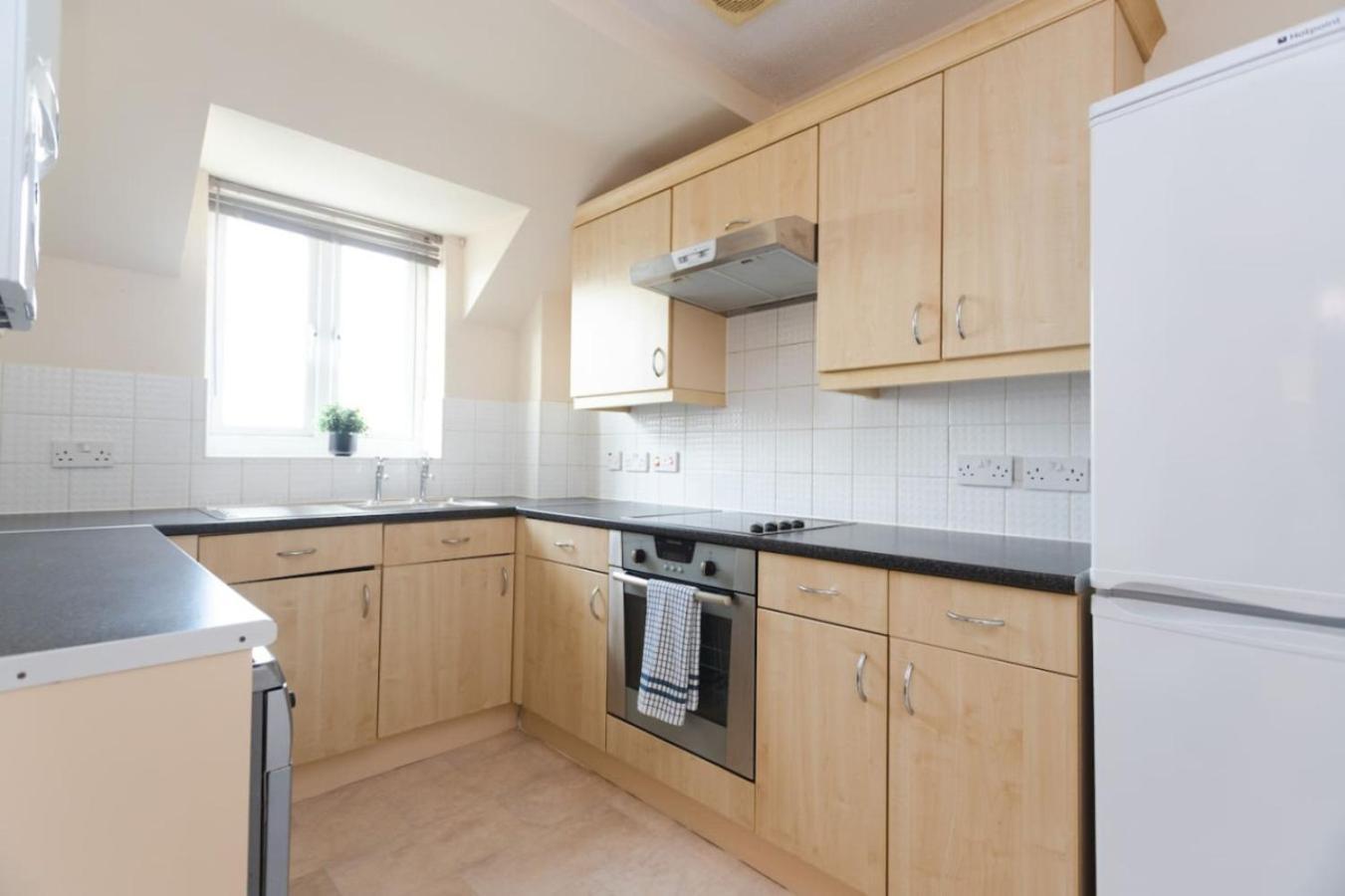 9fwc, 2 Bedroom Apartment, Sleeps 4, 2 Double Beds, Parking Apartment *