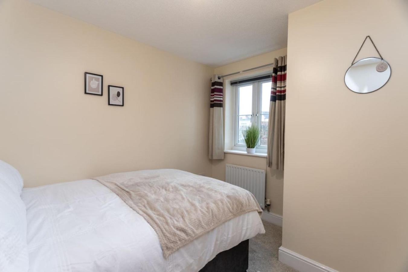 18fwc, 2 Bedroom, Sleeps 4, Town Centre Location, Secure Parking Apartamento