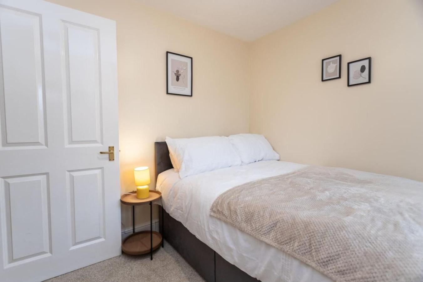 18fwc, 2 Bedroom, Sleeps 4, Town Centre Location, Secure Parking *