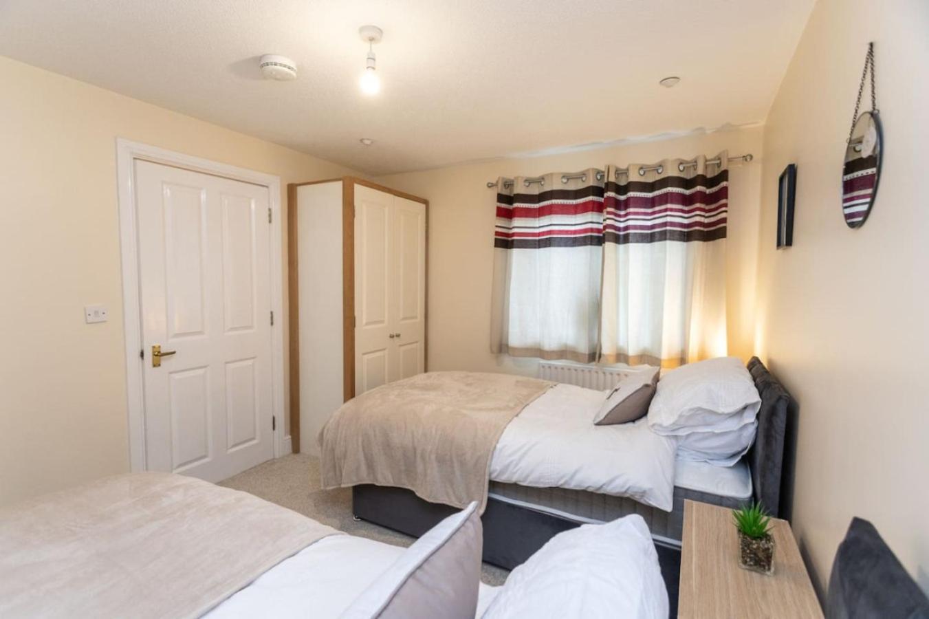 18fwc, 2 Bedroom, Sleeps 4, Town Centre Location, Secure Parking * Swindon
