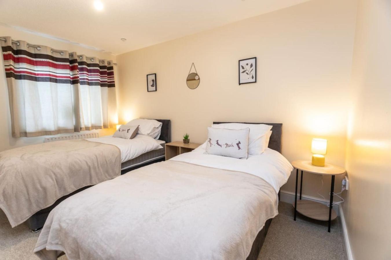 18fwc, 2 Bedroom, Sleeps 4, Town Centre Location, Secure Parking Apartamento *