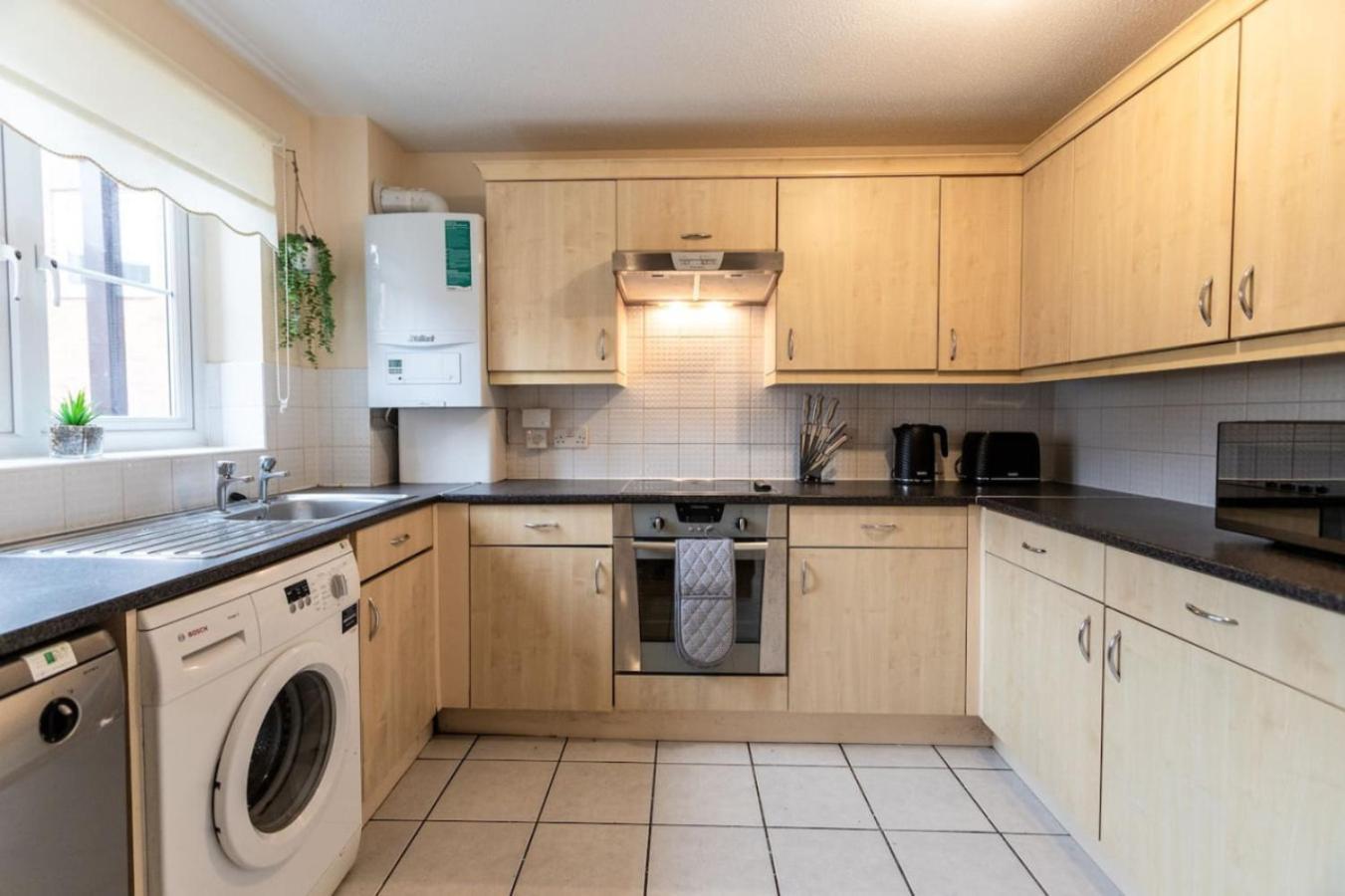 18fwc, 2 Bedroom, Sleeps 4, Town Centre Location, Secure Parking Apartamento