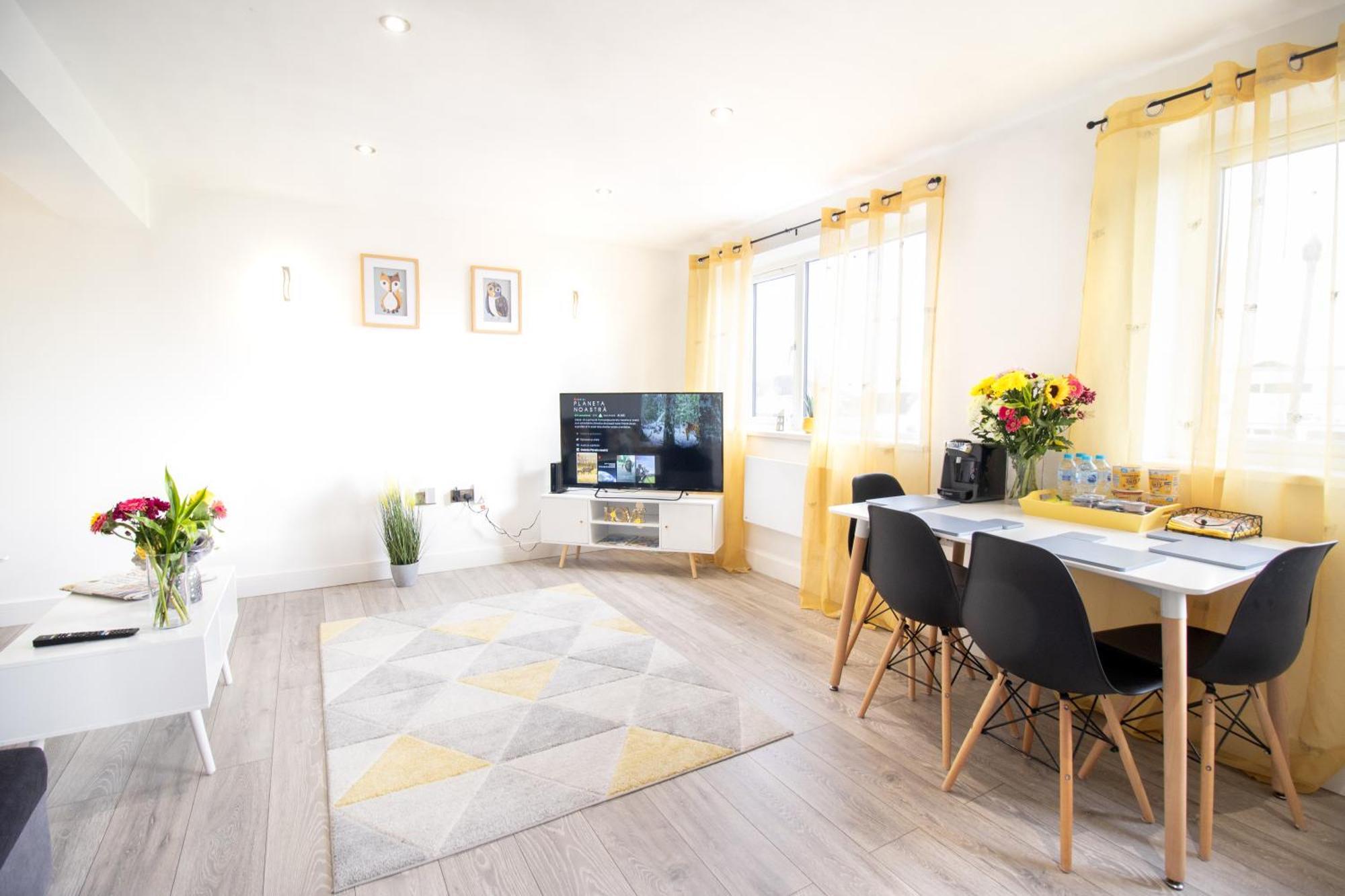 18cb 2 Bedroom Apartment, Sleeps 4, Long Stays, Free Parking In A Great Location Apartment Swindon