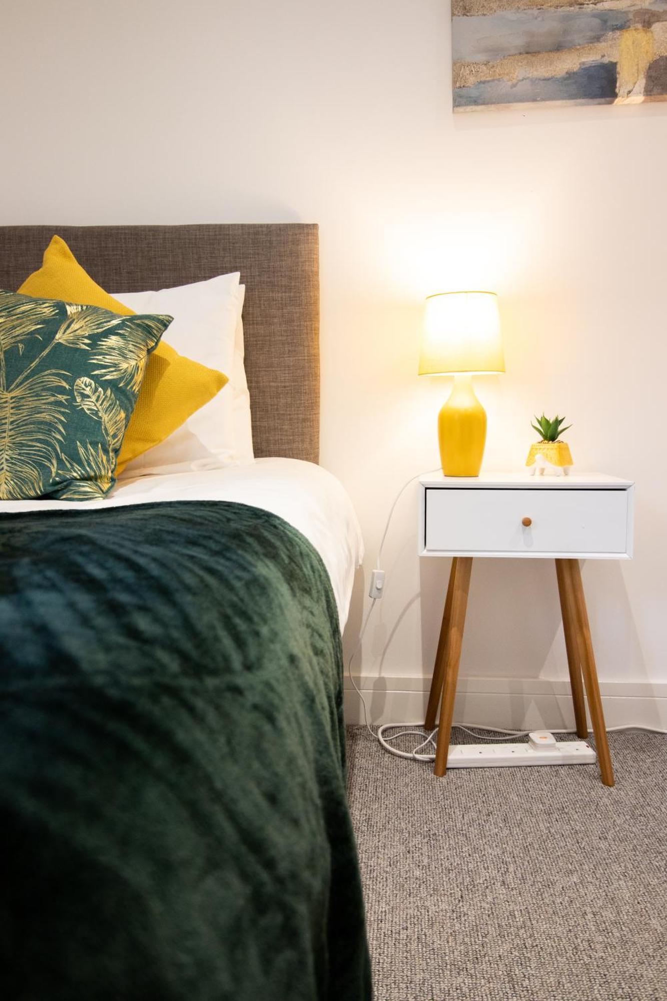 18cb 2 Bedroom Apartment, Sleeps 4, Long Stays, Free Parking In A Great Location Apartment