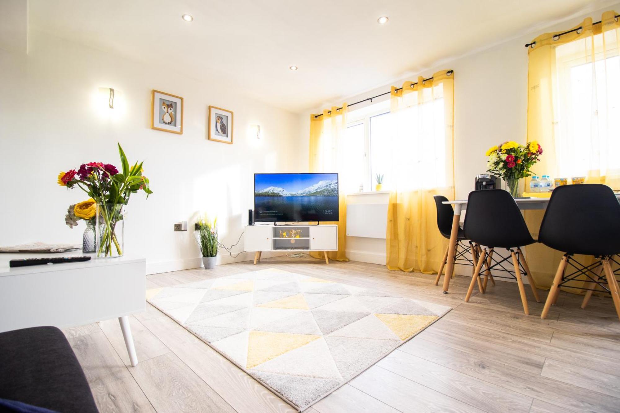 Apartment 18cb 2 Bedroom Apartment, Sleeps 4, Long Stays, Free Parking In A Great Location Swindon