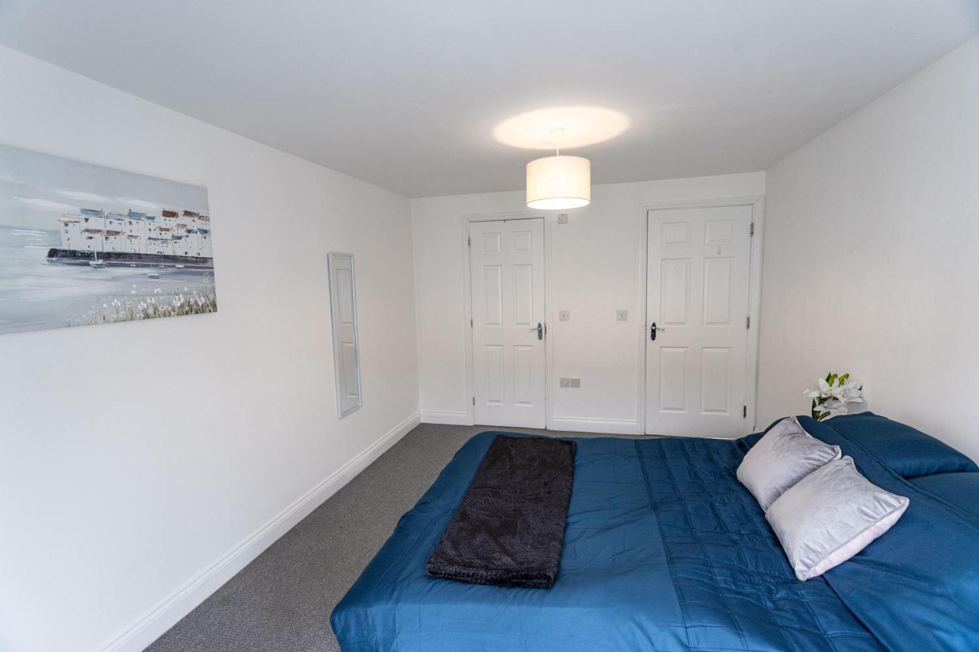 Contractors - Spacious - Long *