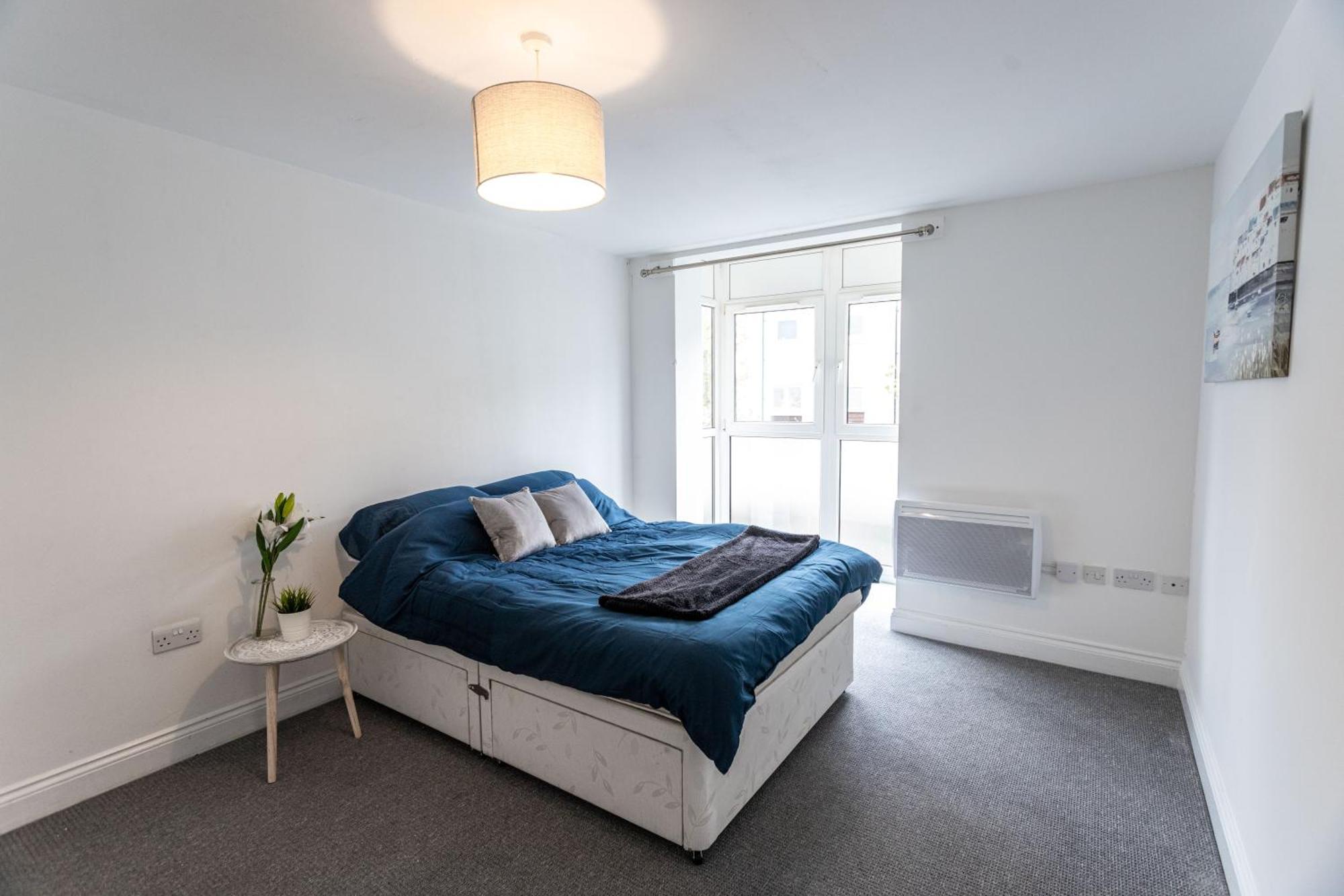 Apartment Contractors - Spacious - Long