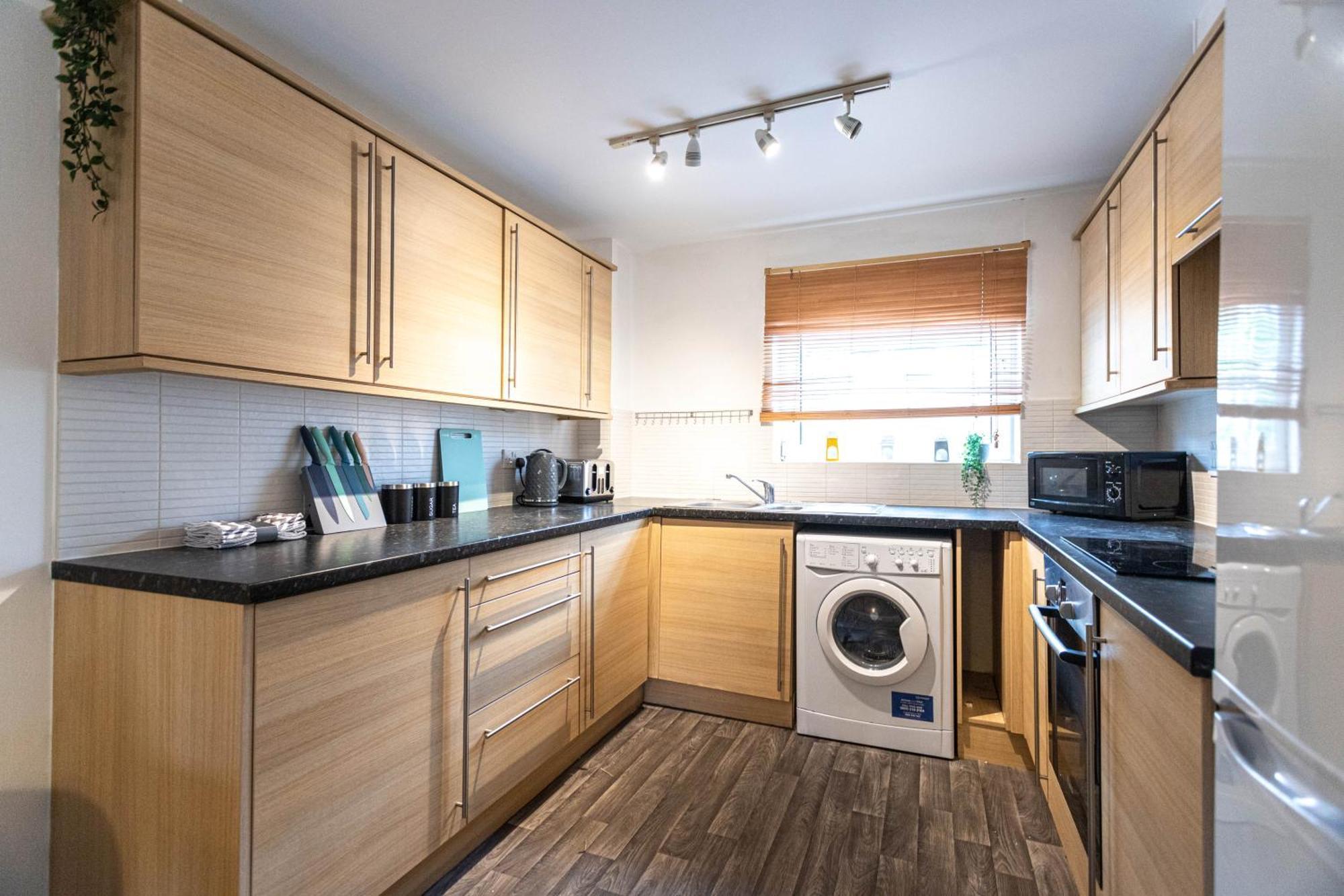 Apartment Contractors - Spacious - Long *