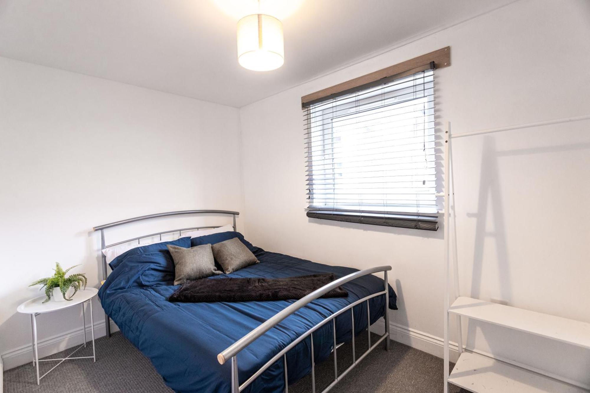 Contractors - Spacious - Long Apartment