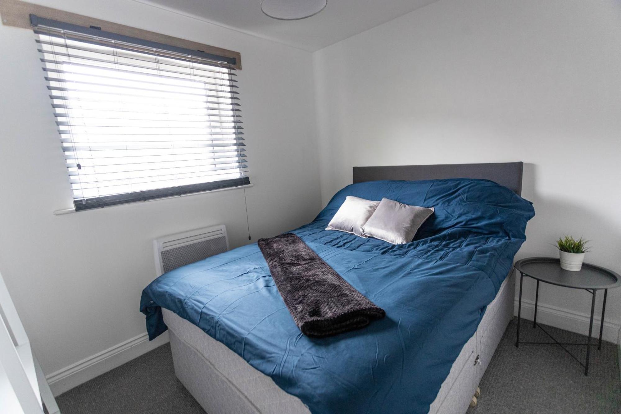 Contractors - Spacious - Long Apartment *