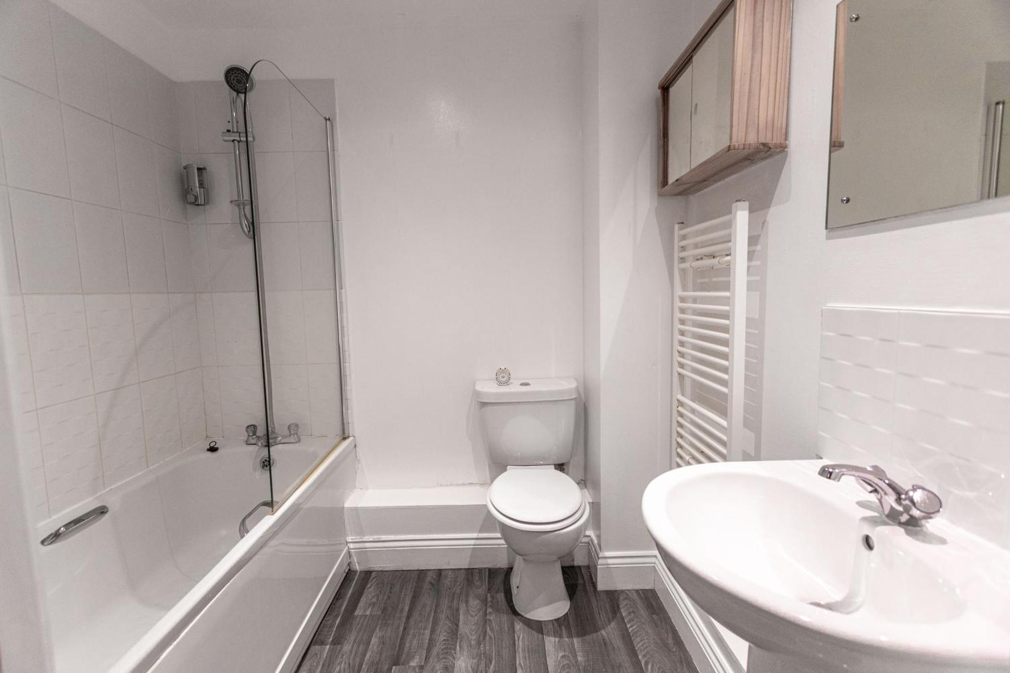 Contractors - Spacious - Long *
