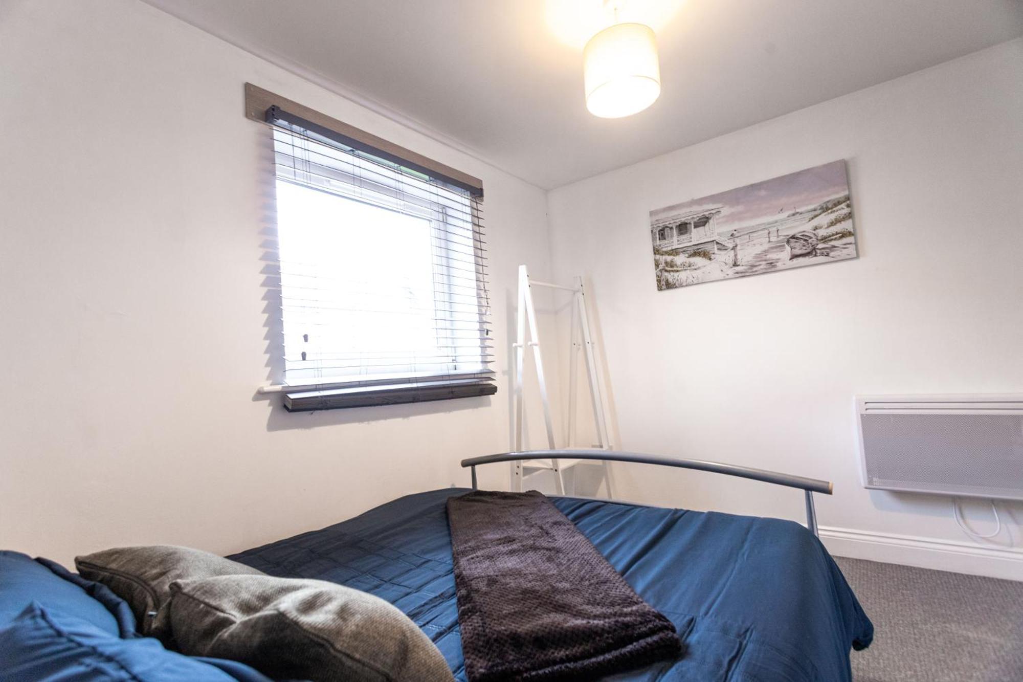 Contractors - Spacious - Long Apartment *