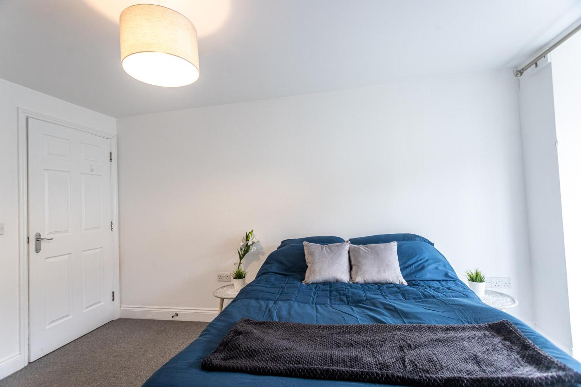 Contractors - Spacious - Long *