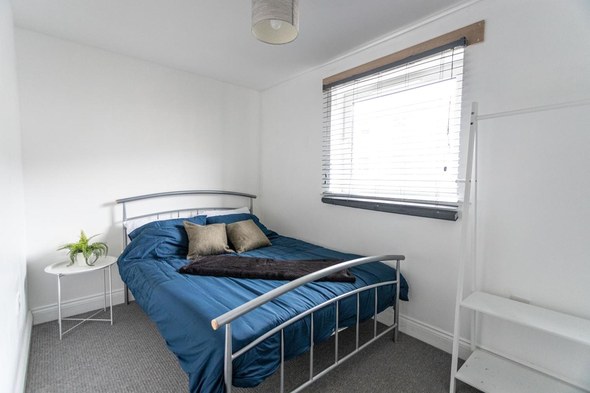 Contractors - Spacious - Long Apartment