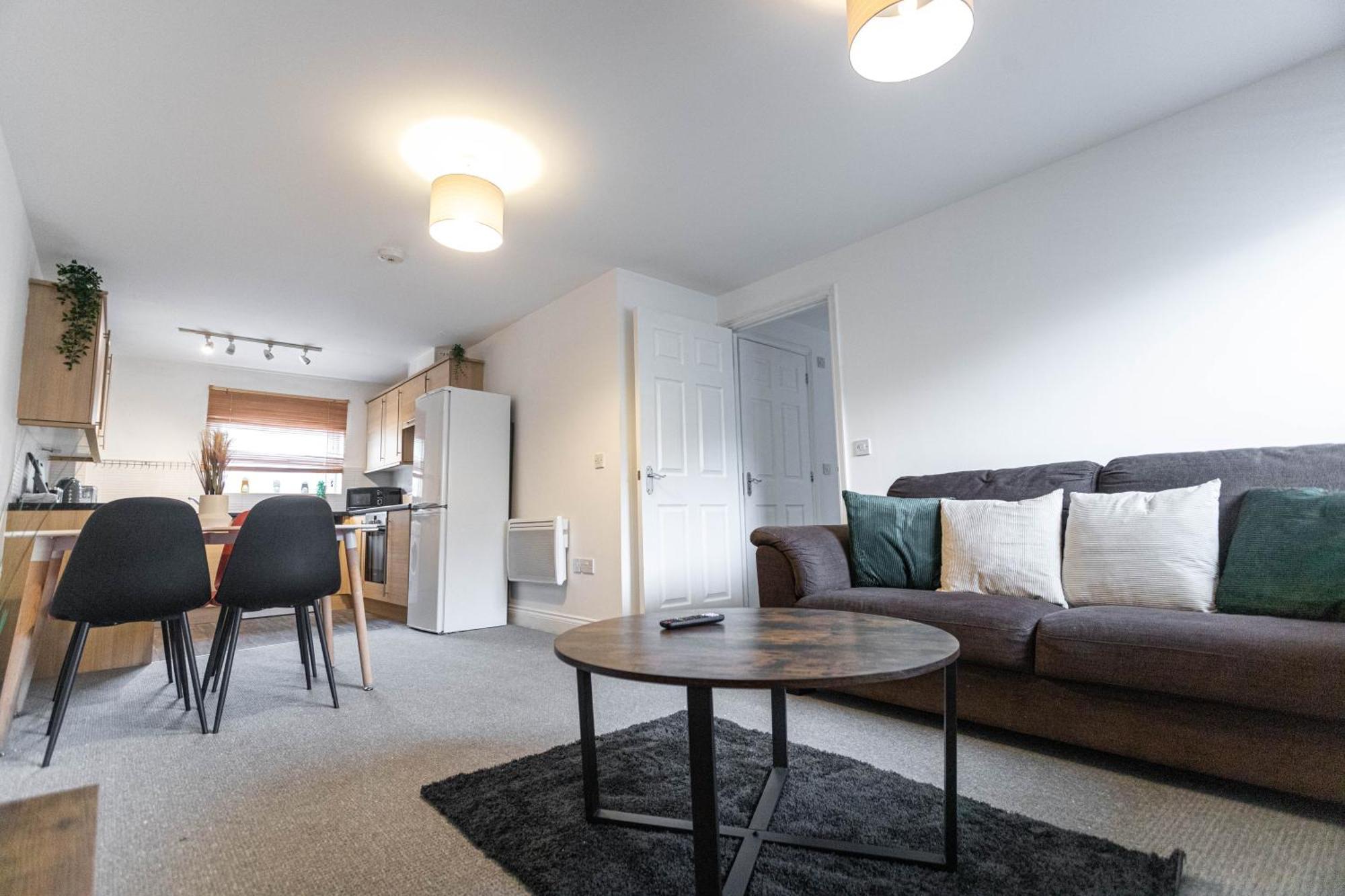 Apartment Contractors - Spacious - Long *