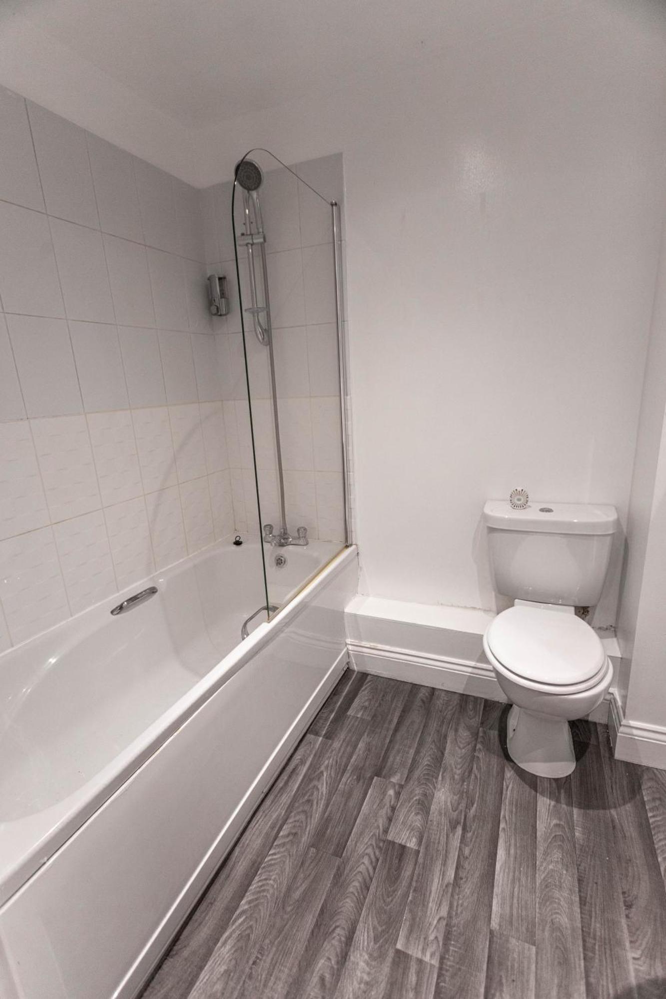 Contractors - Spacious - Long *