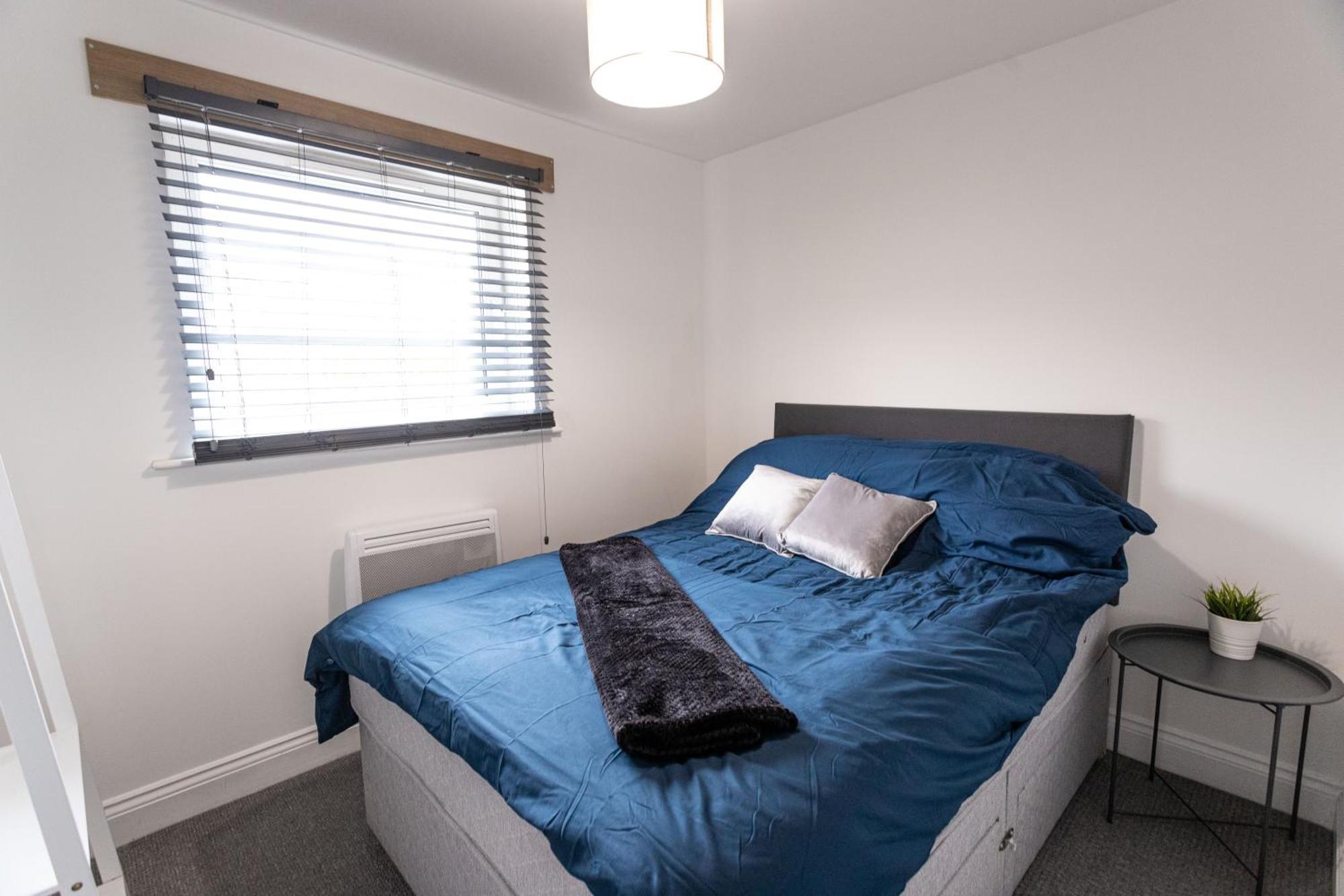 Contractors - Spacious - Long Swindon