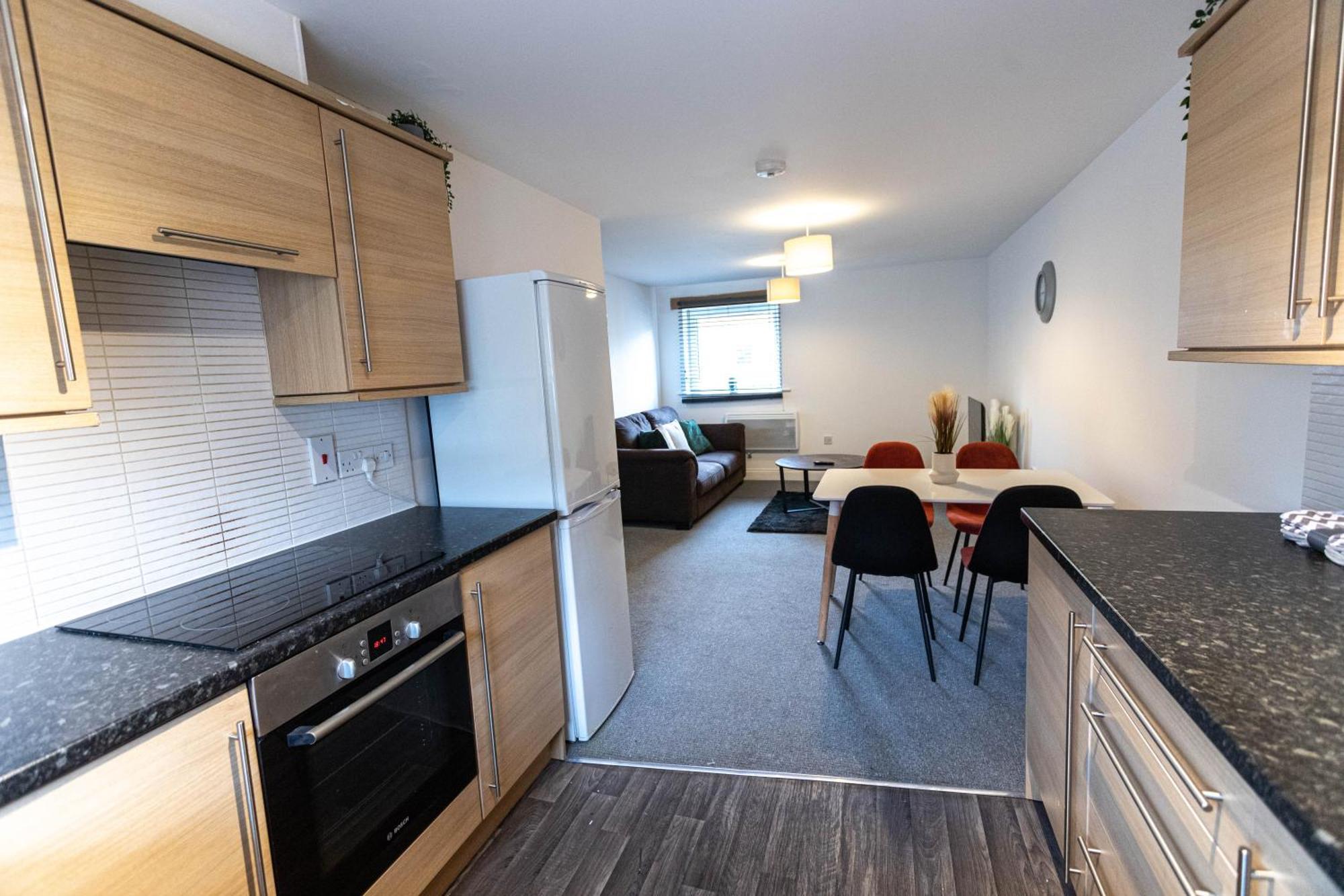 Apartment Contractors - Spacious - Long