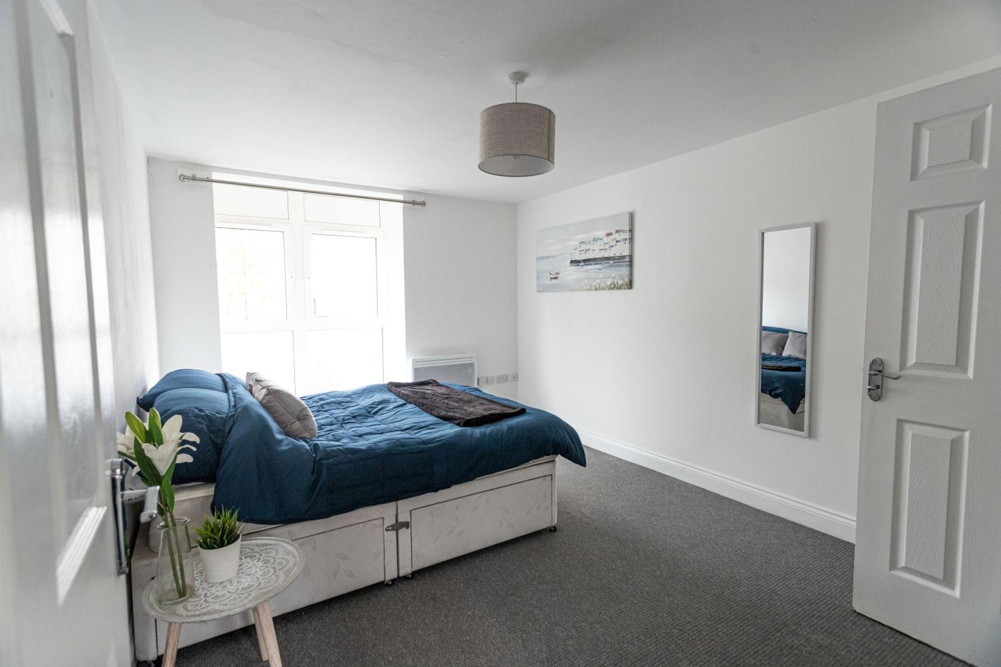 Contractors - Spacious - Long *