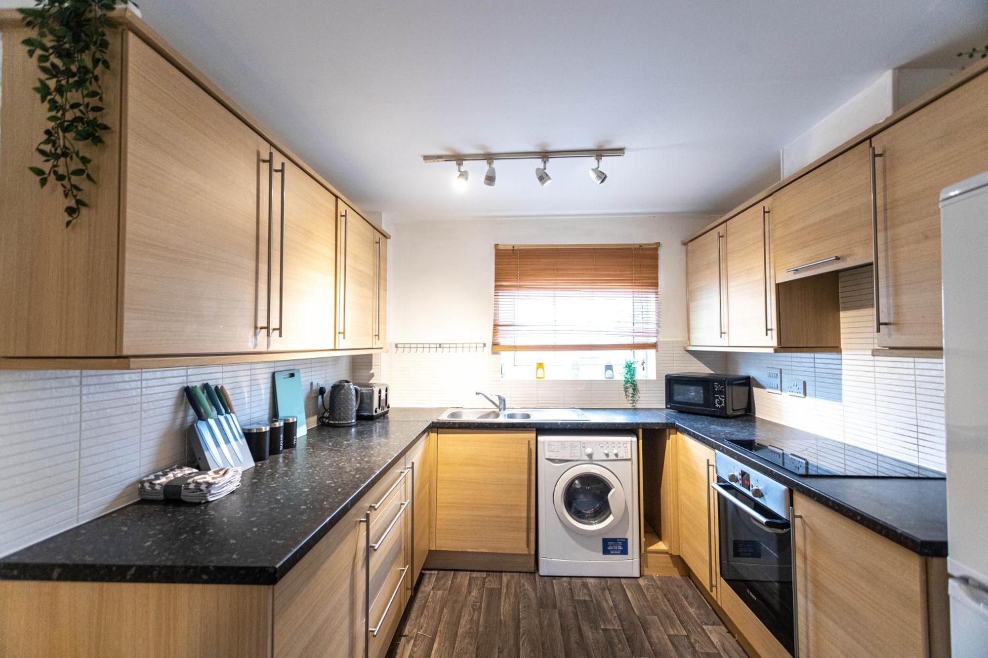Apartment Contractors - Spacious - Long *