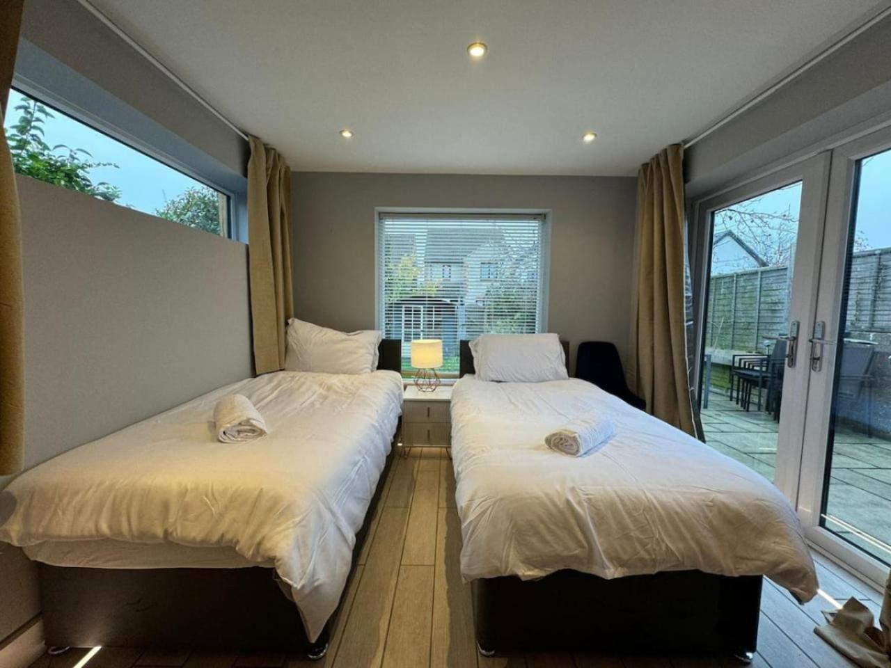 Holiday home Cricklade House - Sleeps 10, Long Stay, Parking, Wifi