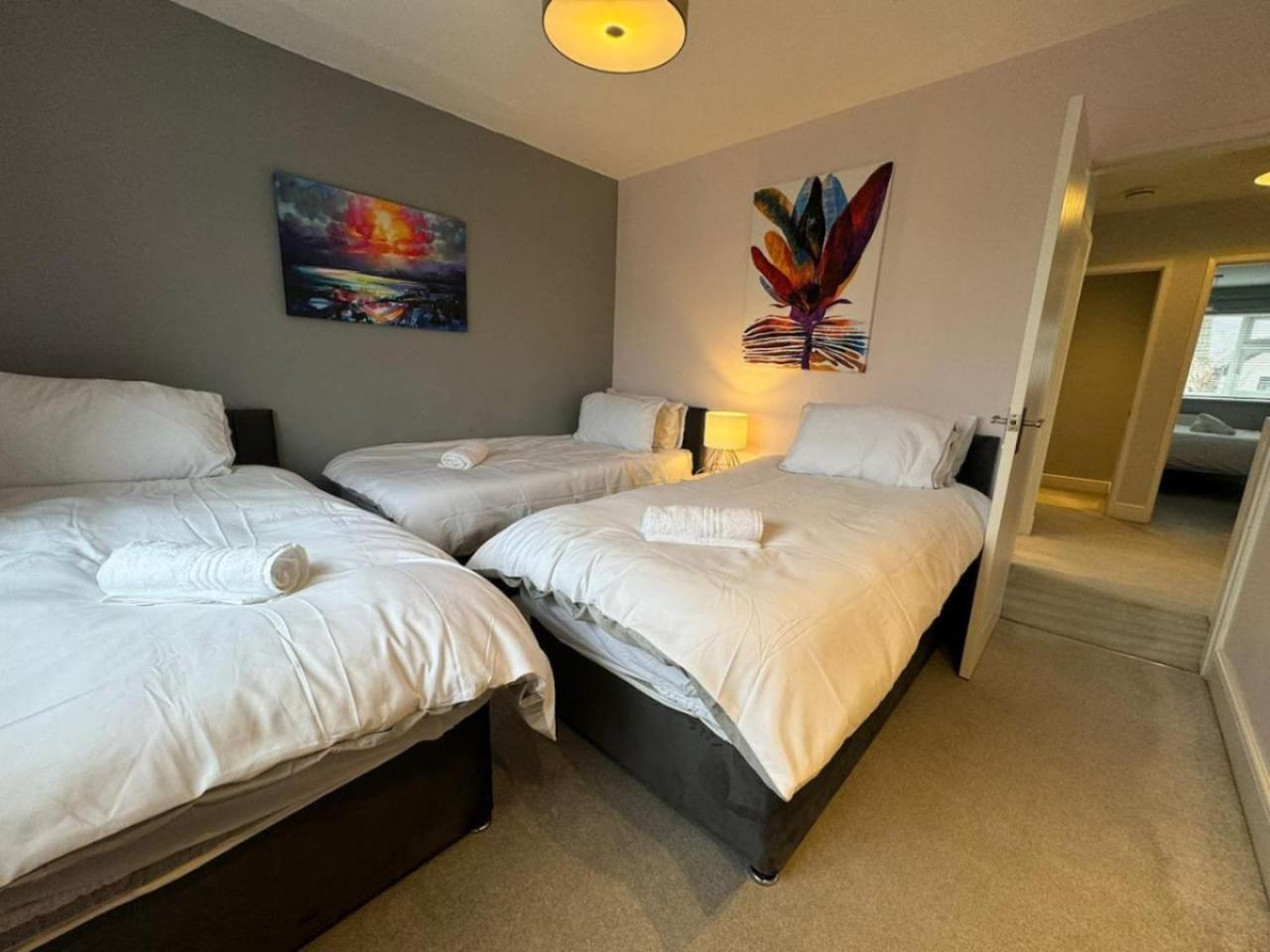 Holiday home Cricklade House - Sleeps 10, Long Stay, Parking, Wifi Swindon