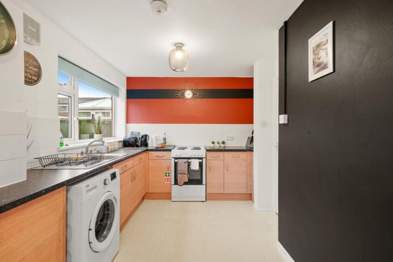 Mundy Avenue, Long Disc, Parking, Wifi Swindon