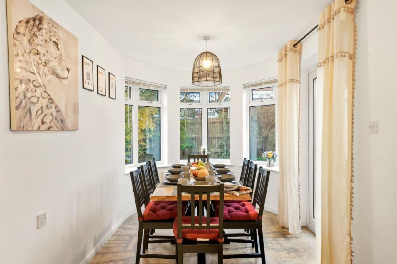 Mundy Avenue, Long Disc, Parking, Wifi * Swindon