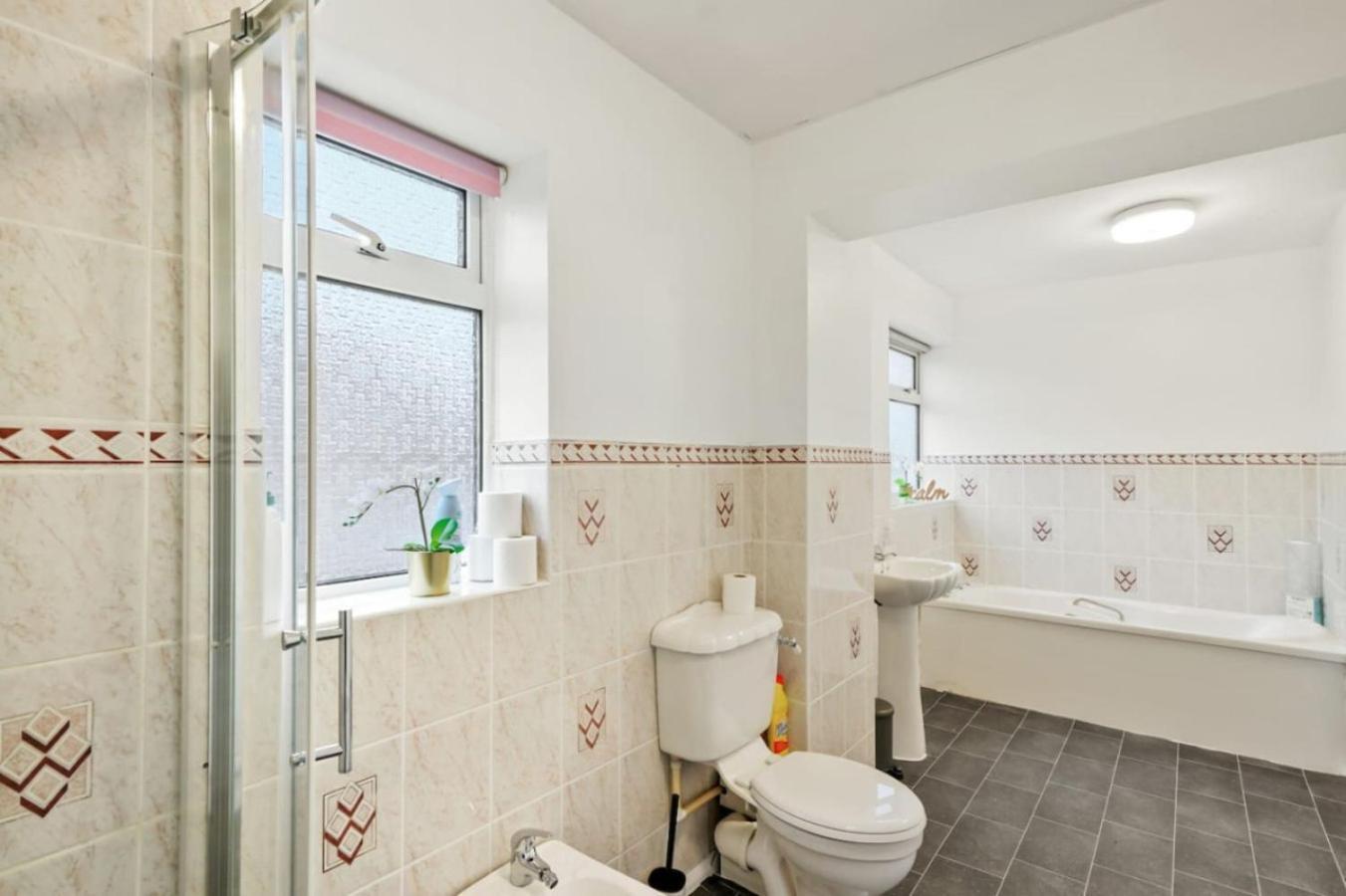 Mundy Avenue, Long Disc, Parking, Wifi Holiday home