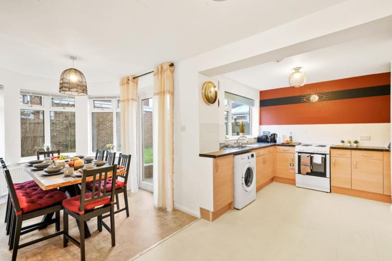 Mundy Avenue, Long Disc, Parking, Wifi Holiday home *
