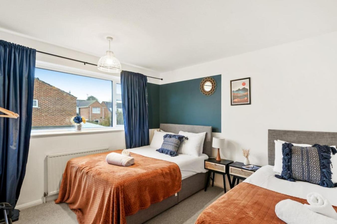 Mundy Avenue, Long Disc, Parking, Wifi Holiday home Swindon