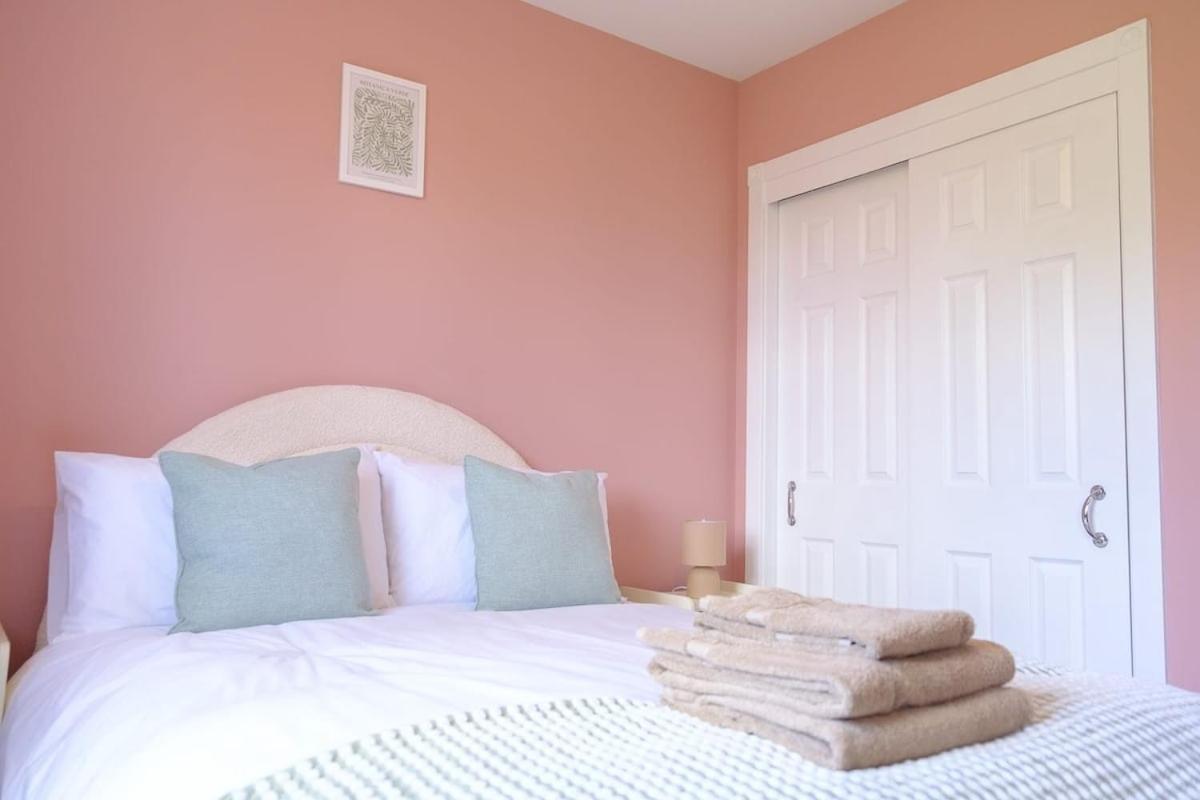 Haydon 5bed Sleeps 9 Holiday home Swindon