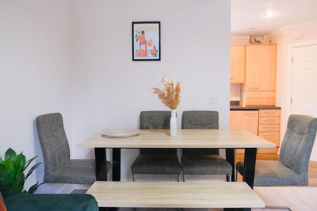 Haydon 5bed Sleeps 9 Swindon
