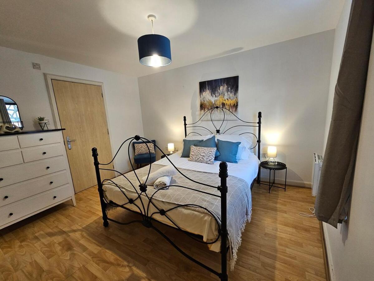 Plaza Flat 19 - 2 Bedroom Apartment, Free Parking, Town Centre Apartment