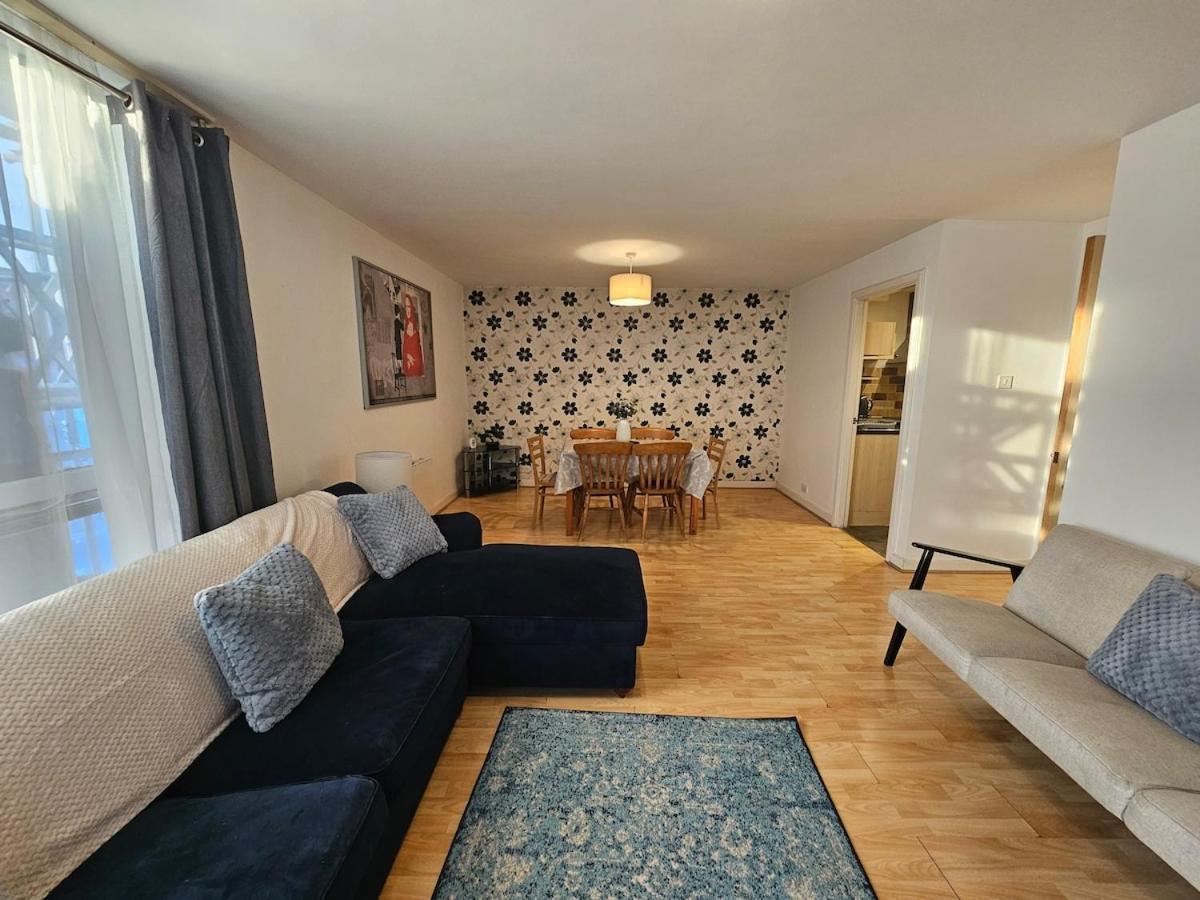 Plaza Flat 19 - 2 Bedroom Apartment, Free Parking, Town Centre *