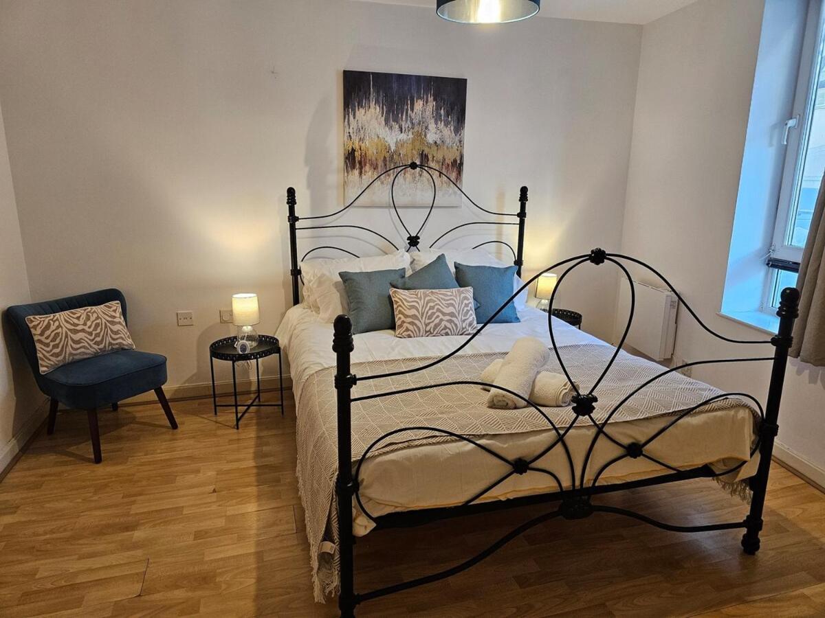 Apartment Plaza Flat 19 - 2 Bedroom Apartment, Free Parking, Town Centre *