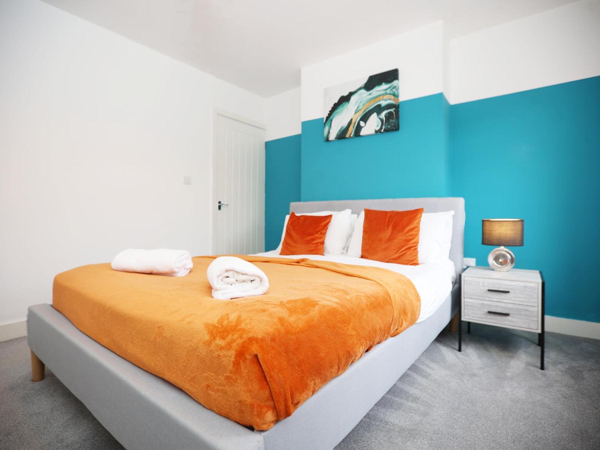 Redcliffe Place By N And N Ltd - Charming By Designer Outlet, Perfect For Contractors And Workers With Convenient Parking Apartment *
