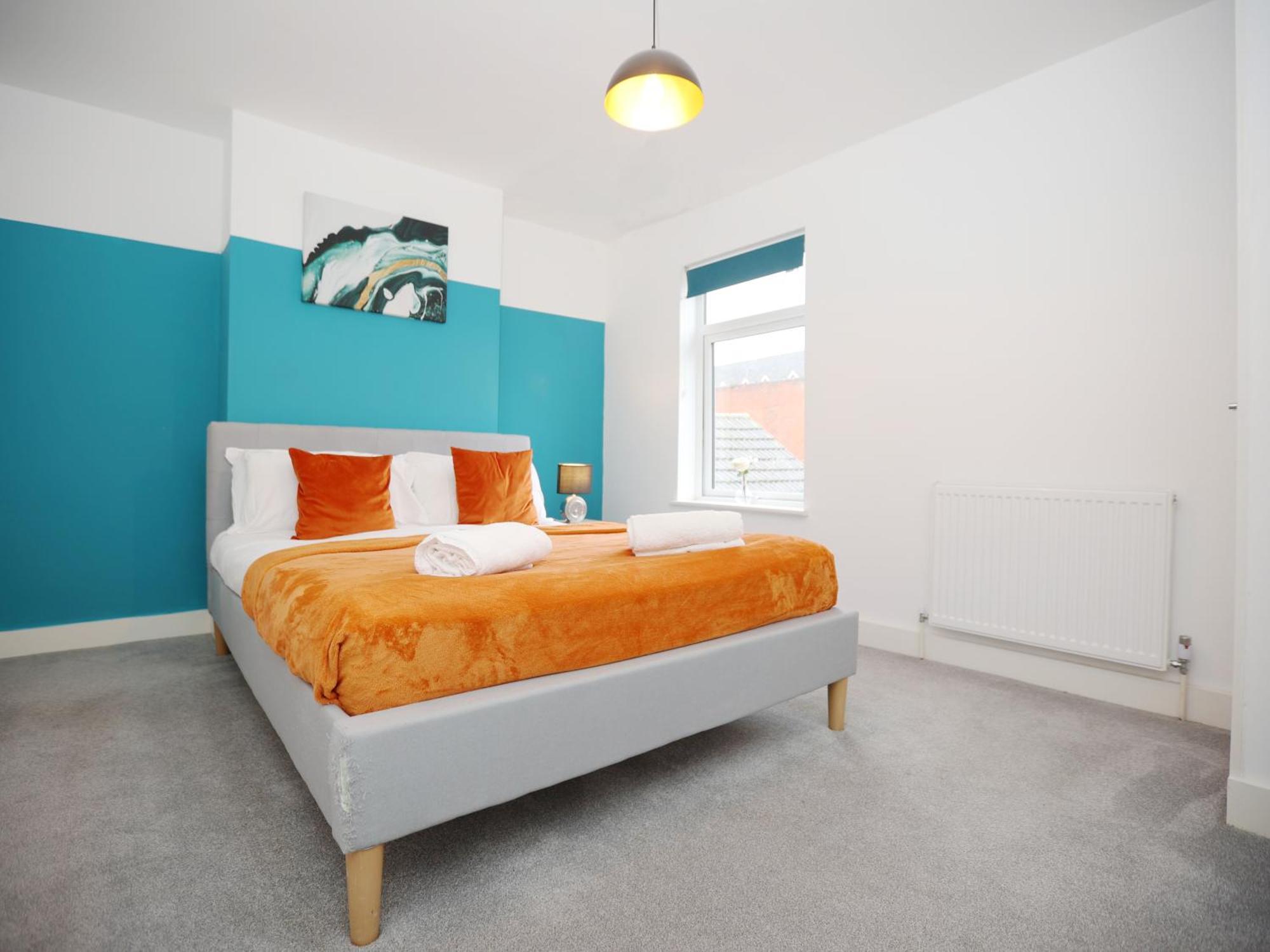 Redcliffe Place By N And N Ltd - Charming By Designer Outlet, Perfect For Contractors And Workers With Convenient Parking *