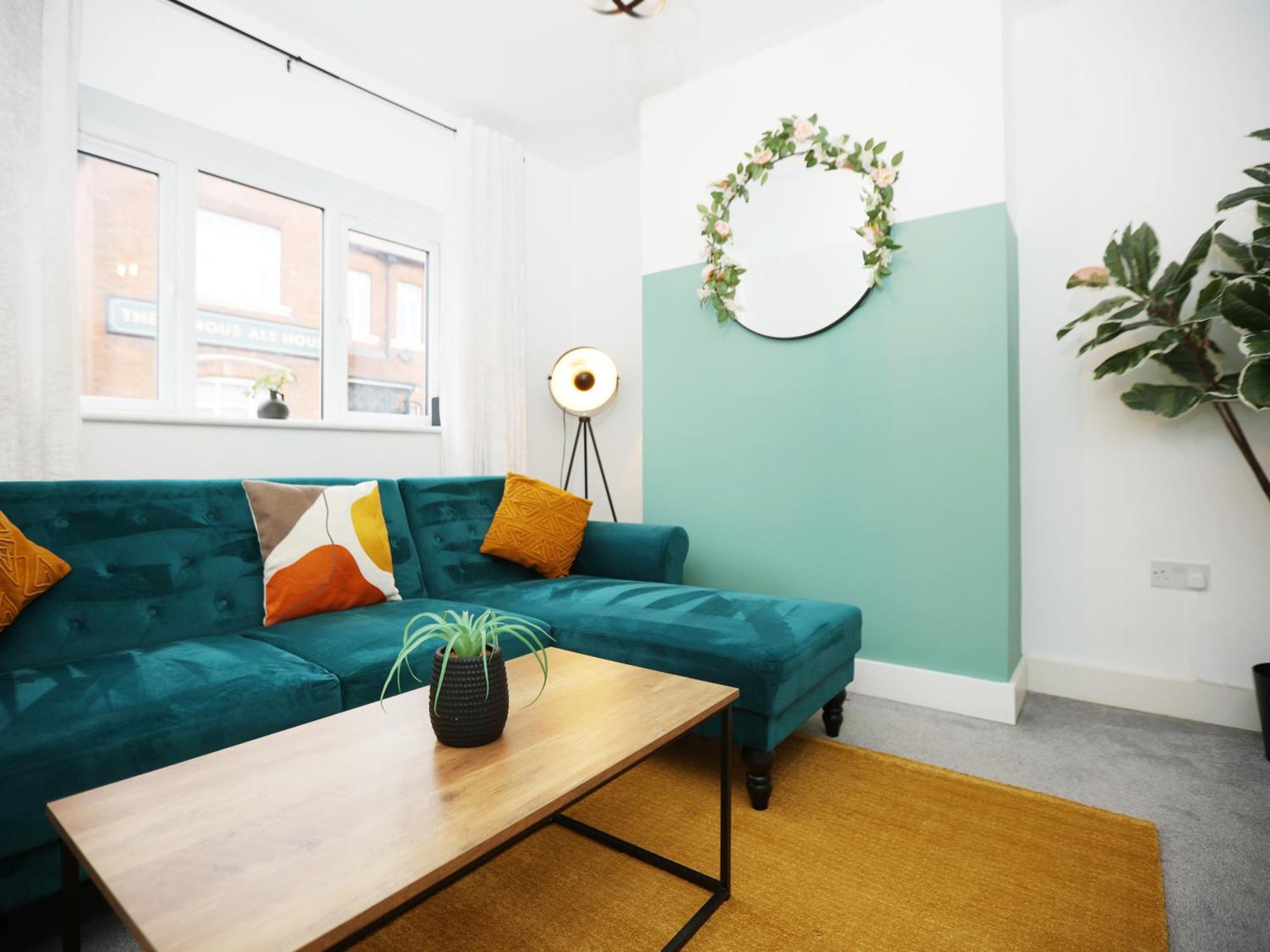 Redcliffe Place By N And N Ltd - Charming By Designer Outlet, Perfect For Contractors And Workers With Convenient Parking