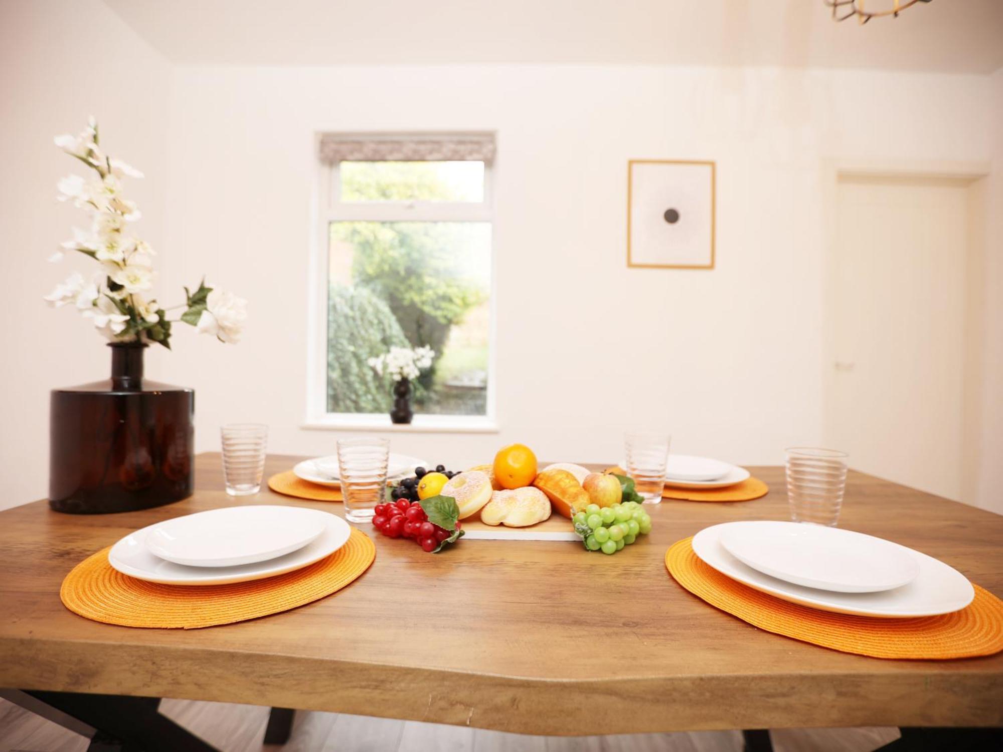 Redcliffe Place By N And N Ltd - Charming By Designer Outlet, Perfect For Contractors And Workers With Convenient Parking Apartment *