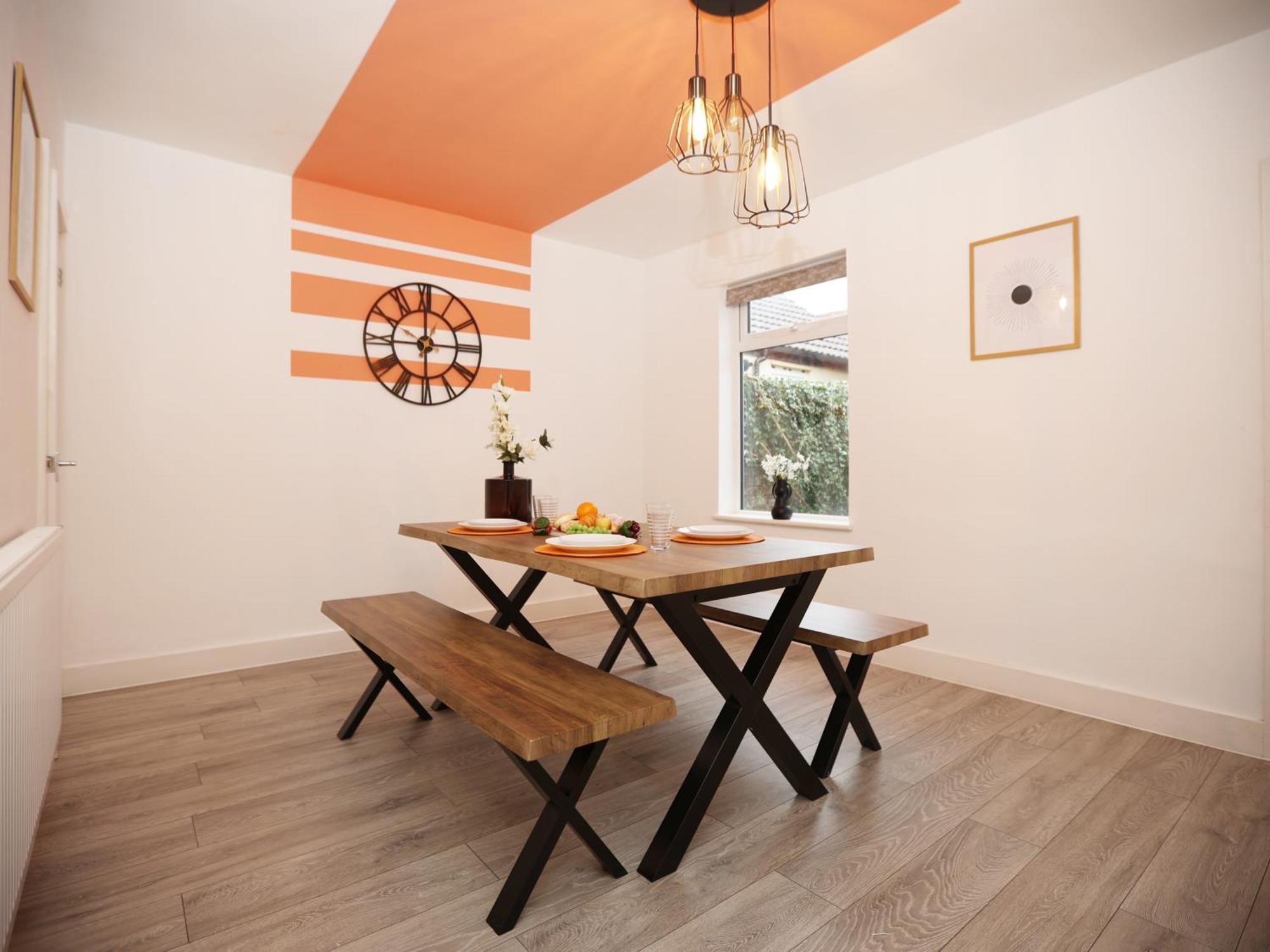 Apartment Redcliffe Place By N And N Ltd - Charming By Designer Outlet, Perfect For Contractors And Workers With Convenient Parking *