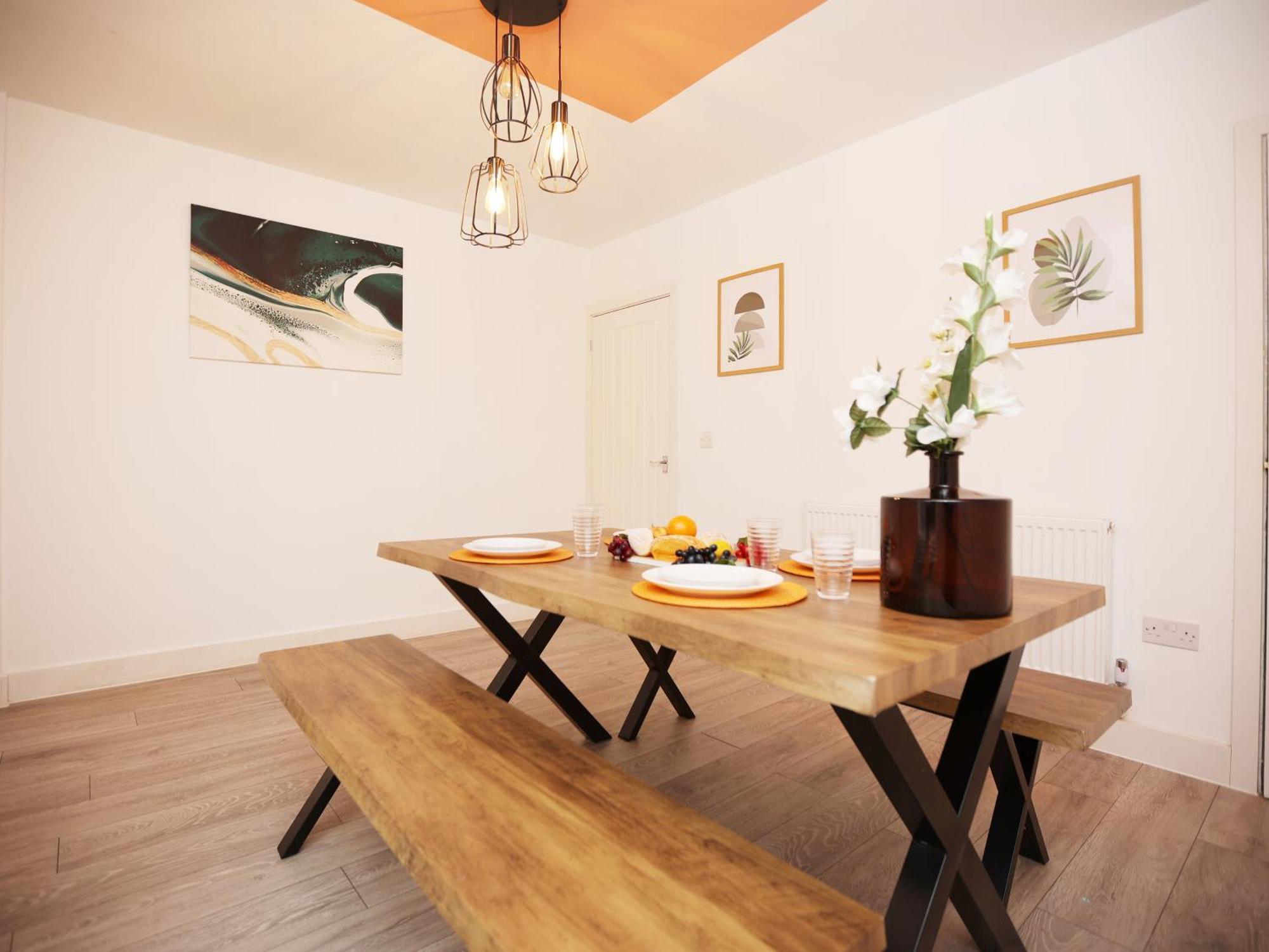 Apartment Redcliffe Place By N And N Ltd - Charming By Designer Outlet, Perfect For Contractors And Workers With Convenient Parking Swindon