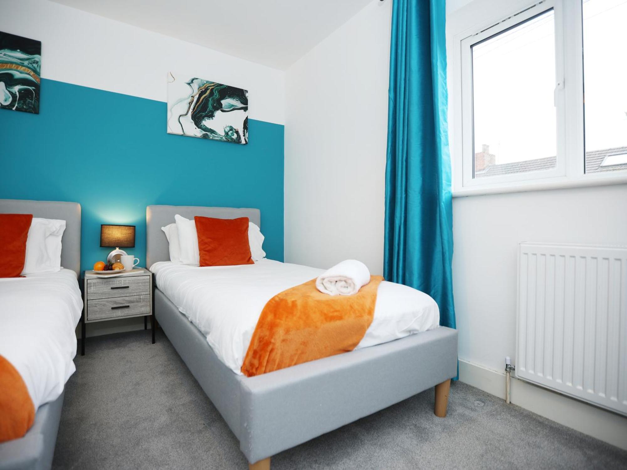 Redcliffe Place By N And N Ltd - Charming By Designer Outlet, Perfect For Contractors And Workers With Convenient Parking Swindon