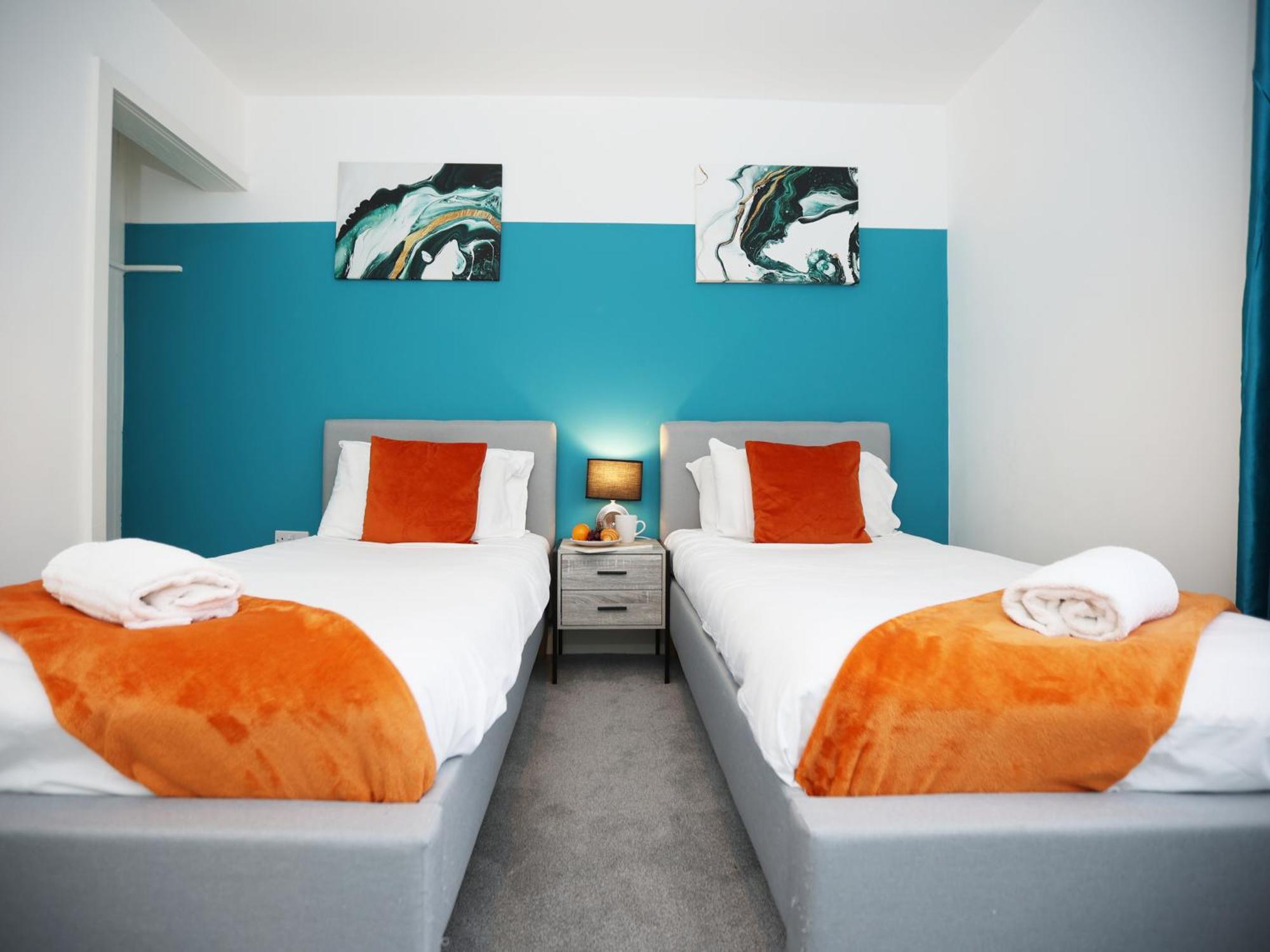 Redcliffe Place By N And N Ltd - Charming By Designer Outlet, Perfect For Contractors And Workers With Convenient Parking *