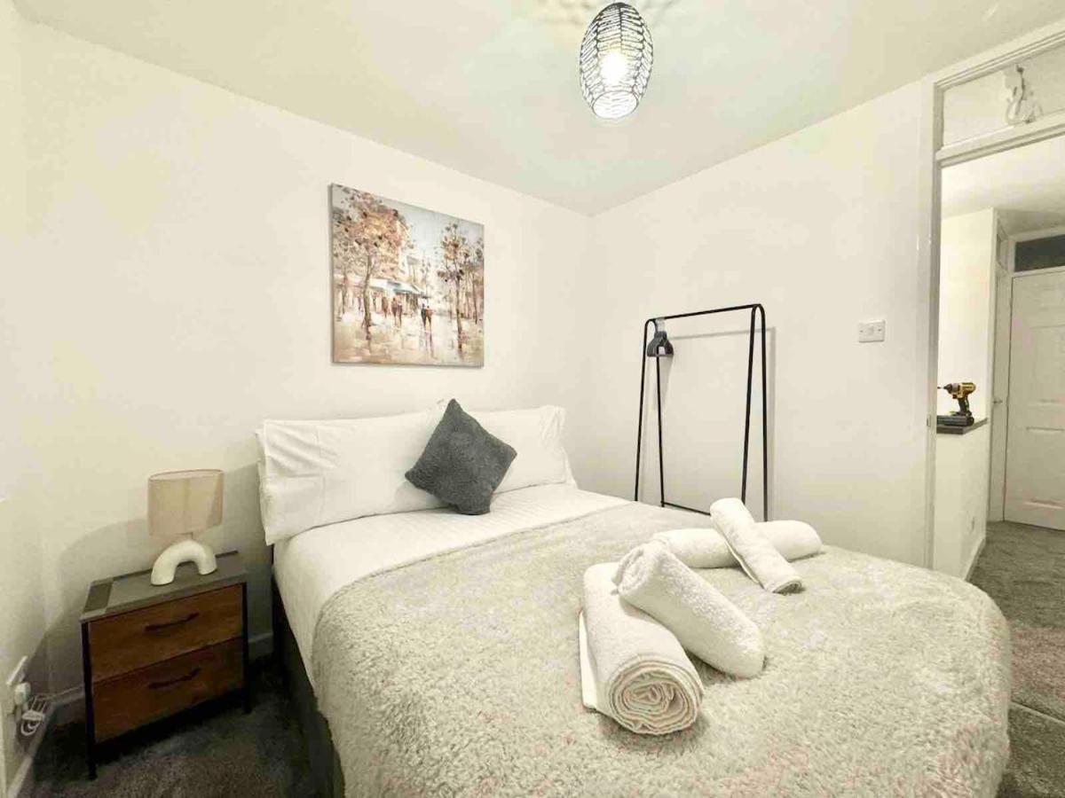 Holiday home Large 5 Bedroom Modern *