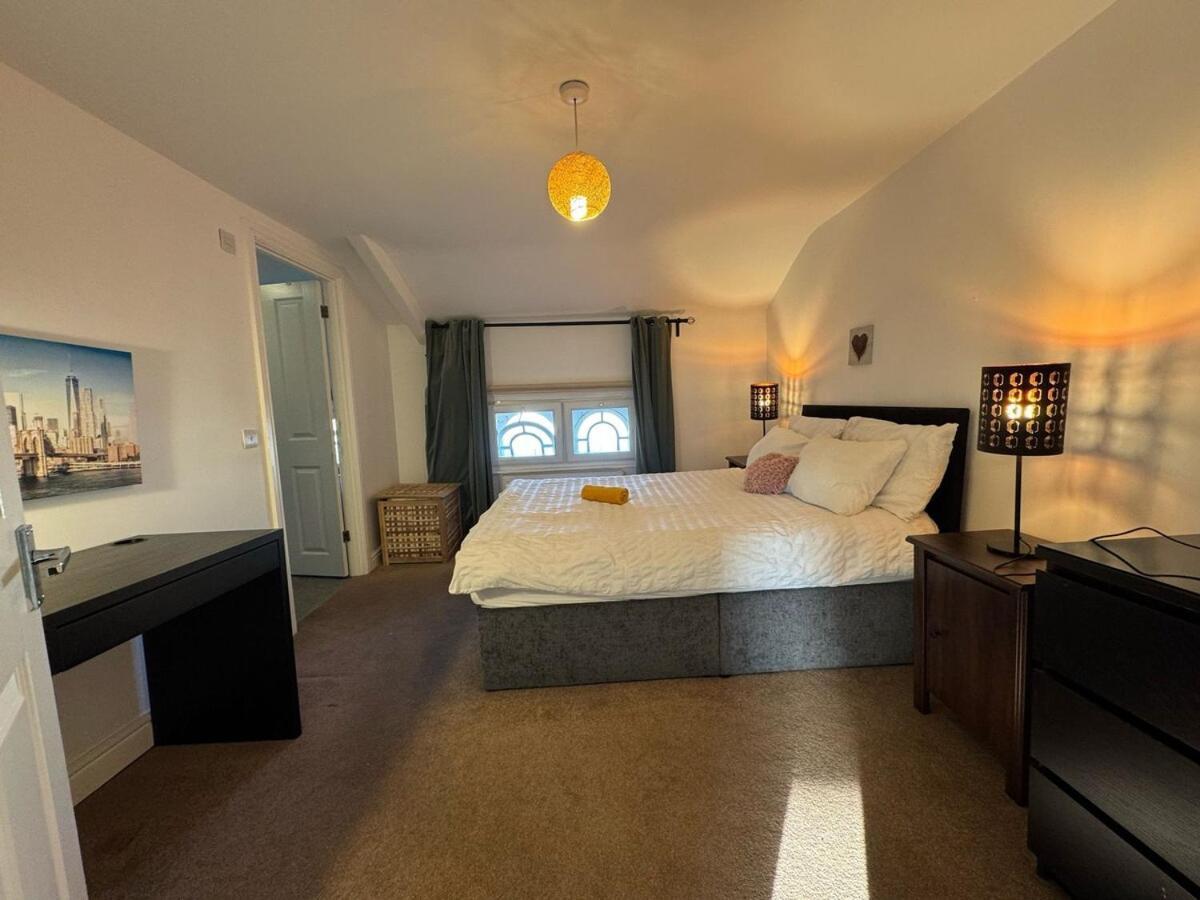 Victoria Road - 1 Bedroom Apartment Swindon