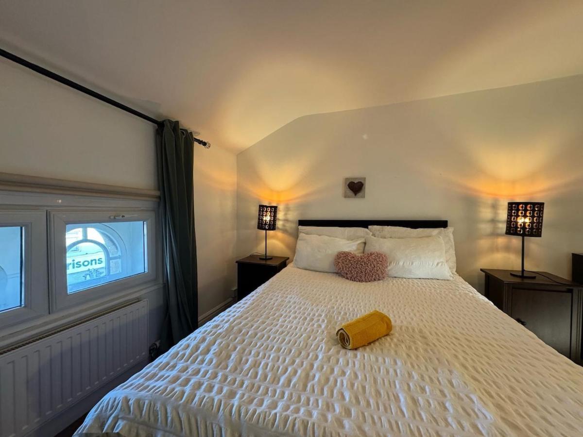 Victoria Road - 1 Bedroom Apartment *