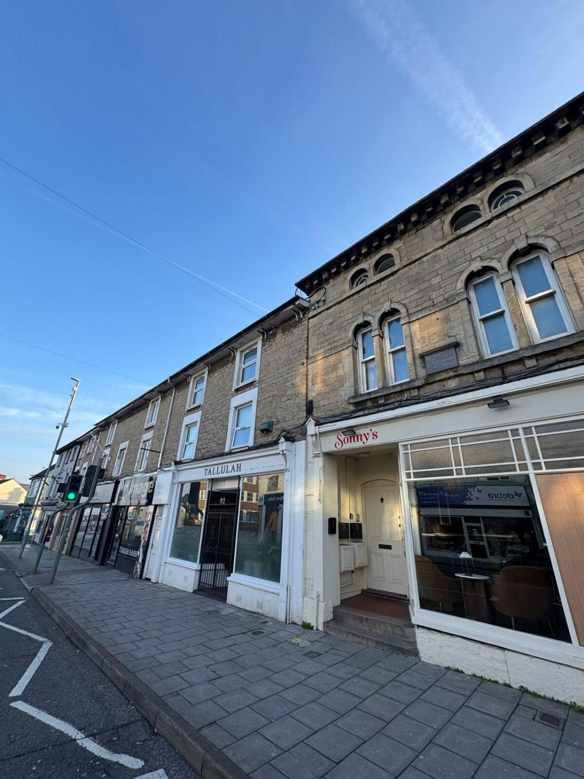 Victoria Road - 1 Bedroom Apartment *