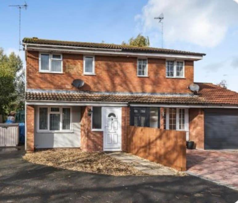 Holiday home Alder 3 Bedroom Semi Ample Parking Swindon