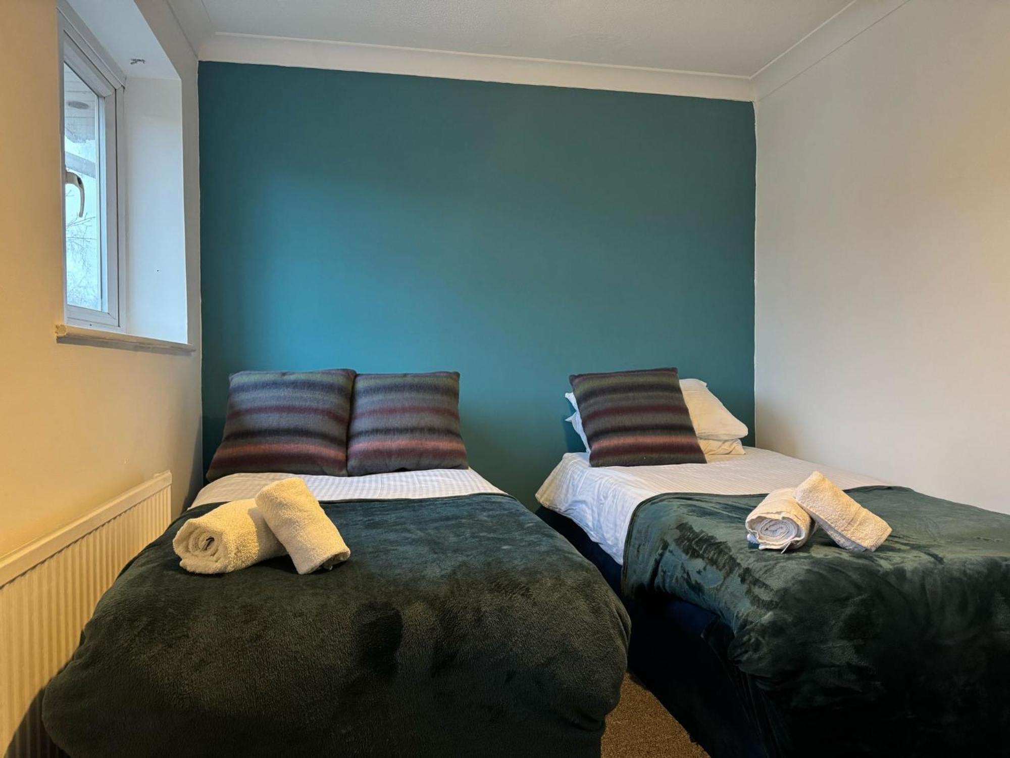 Holiday home Alder 3 Bedroom Semi Ample Parking Swindon
